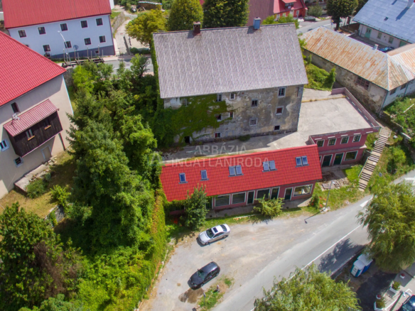 Fužine – Önálló épület több üzlethelyiséggel