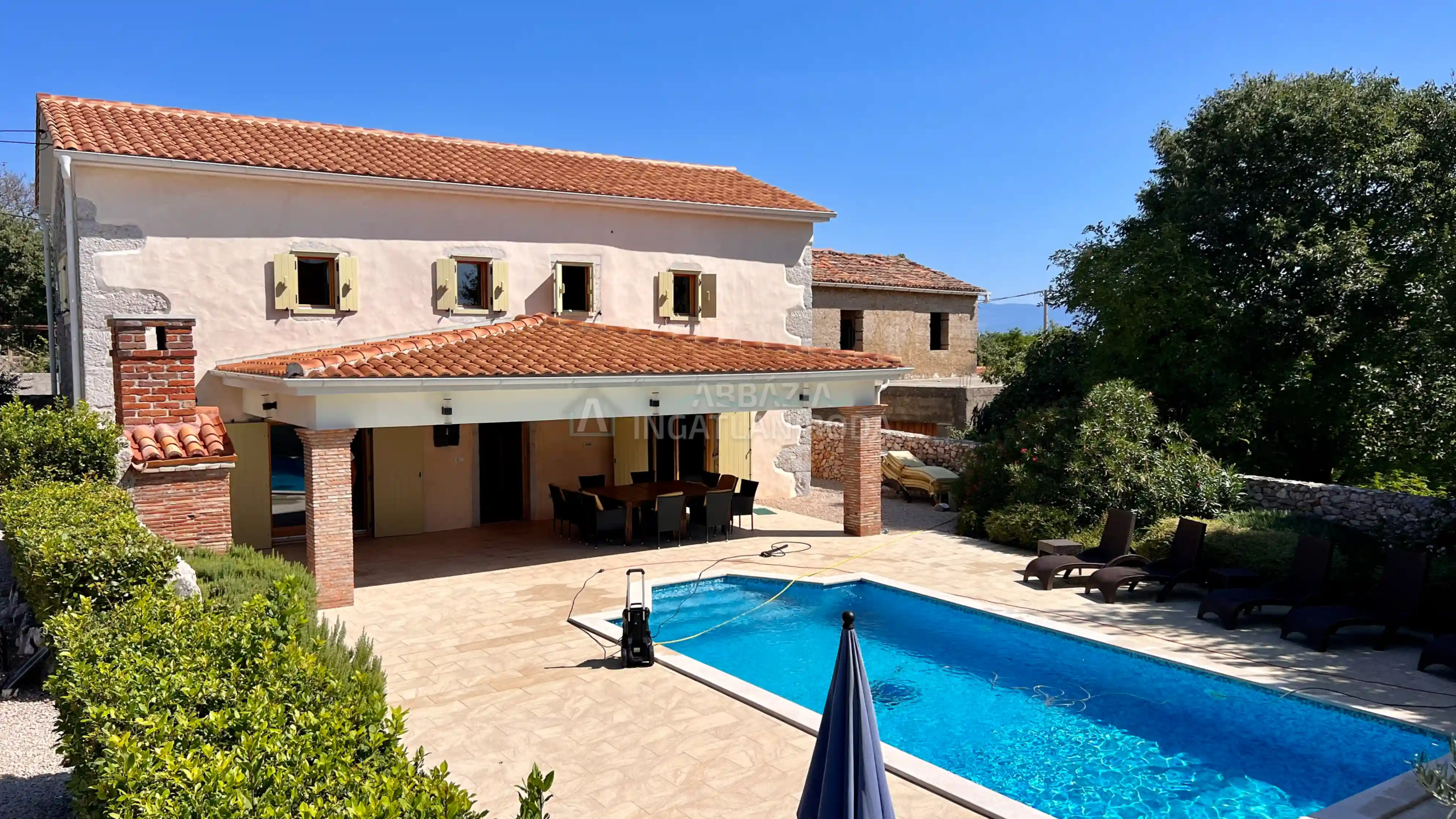 Garica – Önálló villa medencével