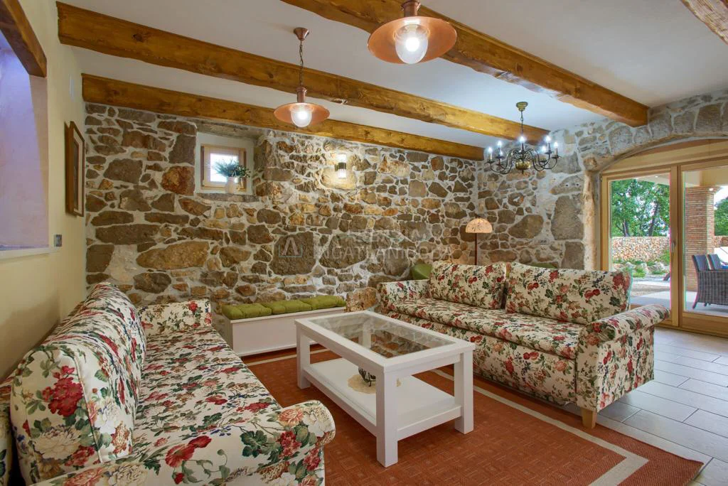 Garica – Önálló villa medencével