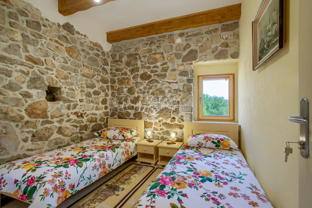 Garica – Önálló villa medencével