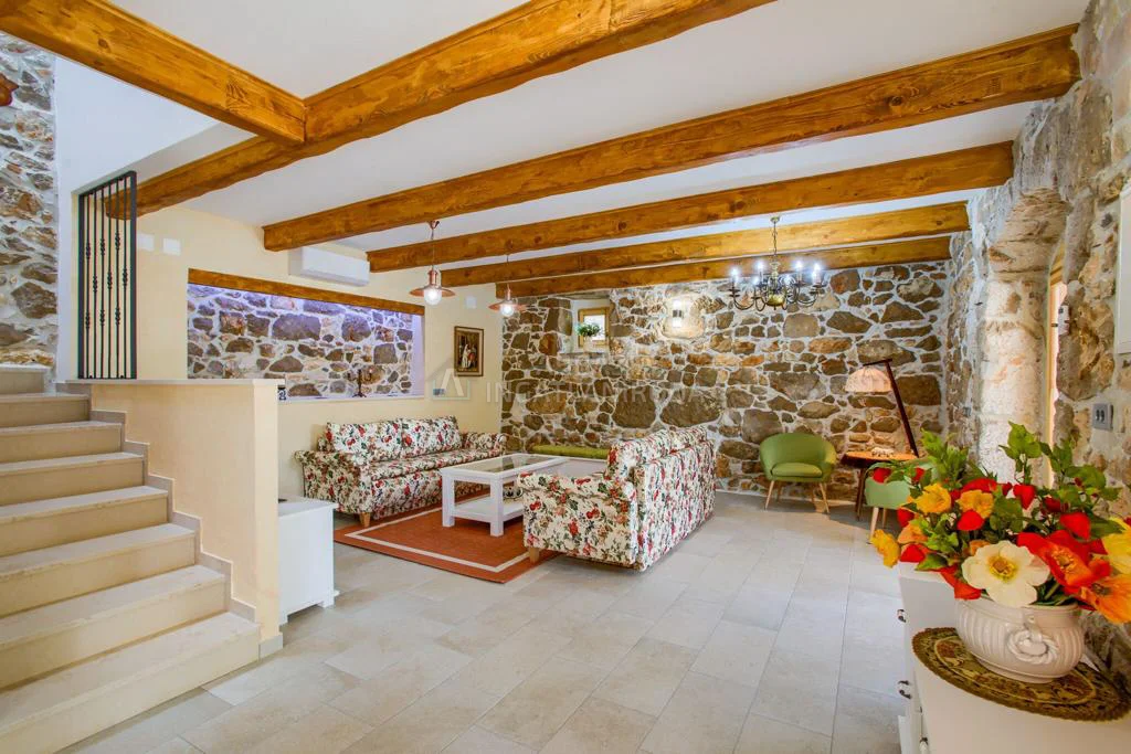 Garica – Önálló villa medencével