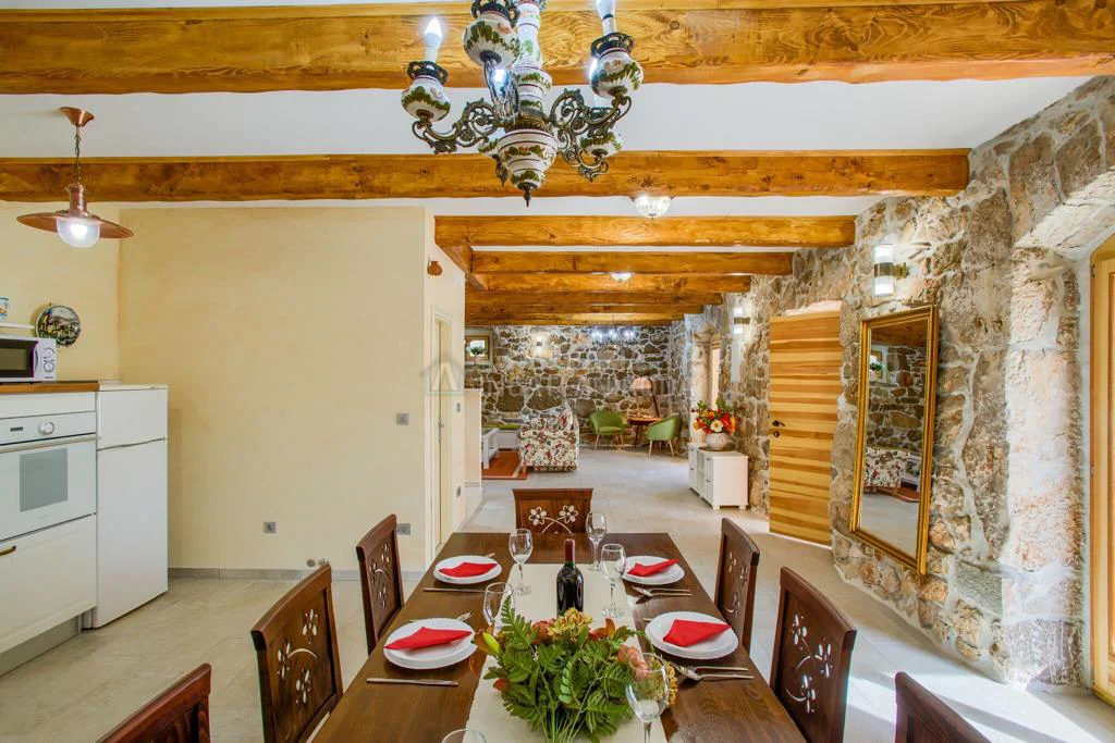 Garica – Önálló villa medencével