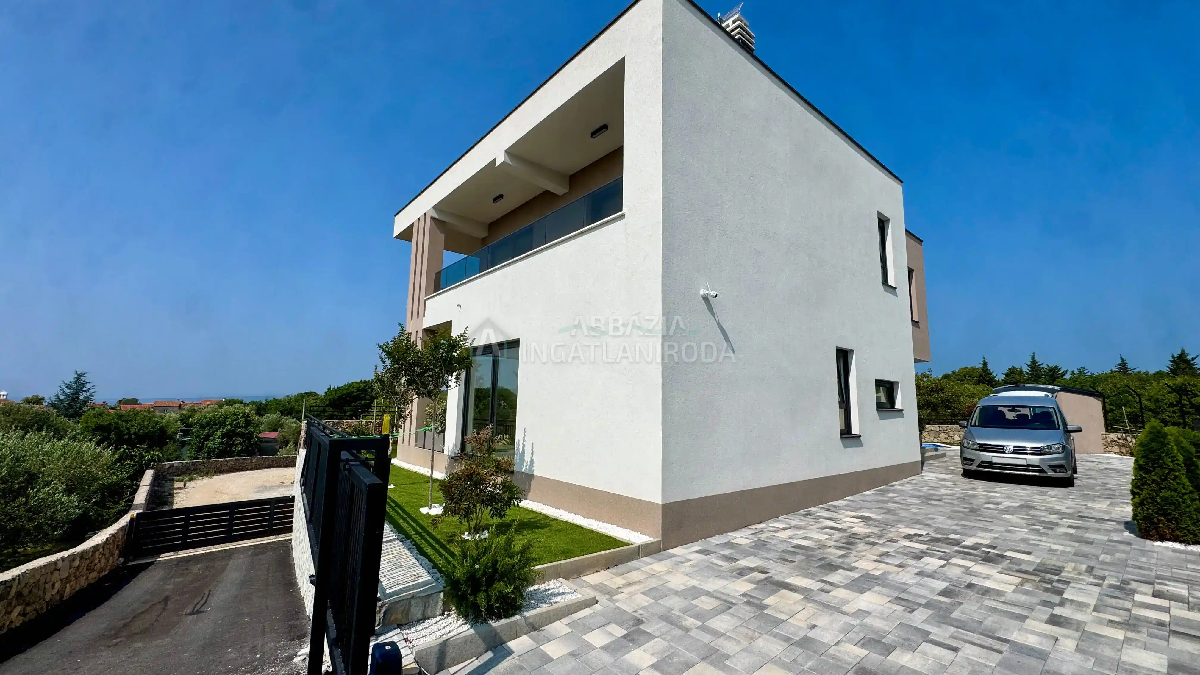 Kornić – Önálló családi ház tengeri panorámával és medencével