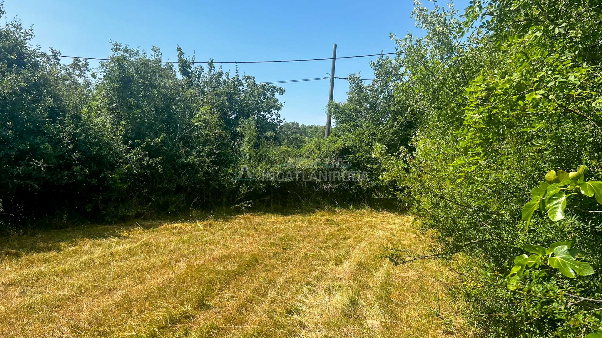 Land for Sale in Kras – Excellent Investment Opportunity Near the Building Zone