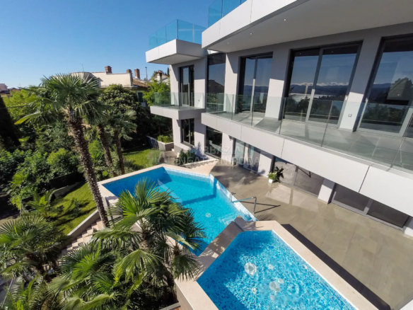 Opatija – Önálló luxusvilla medencével