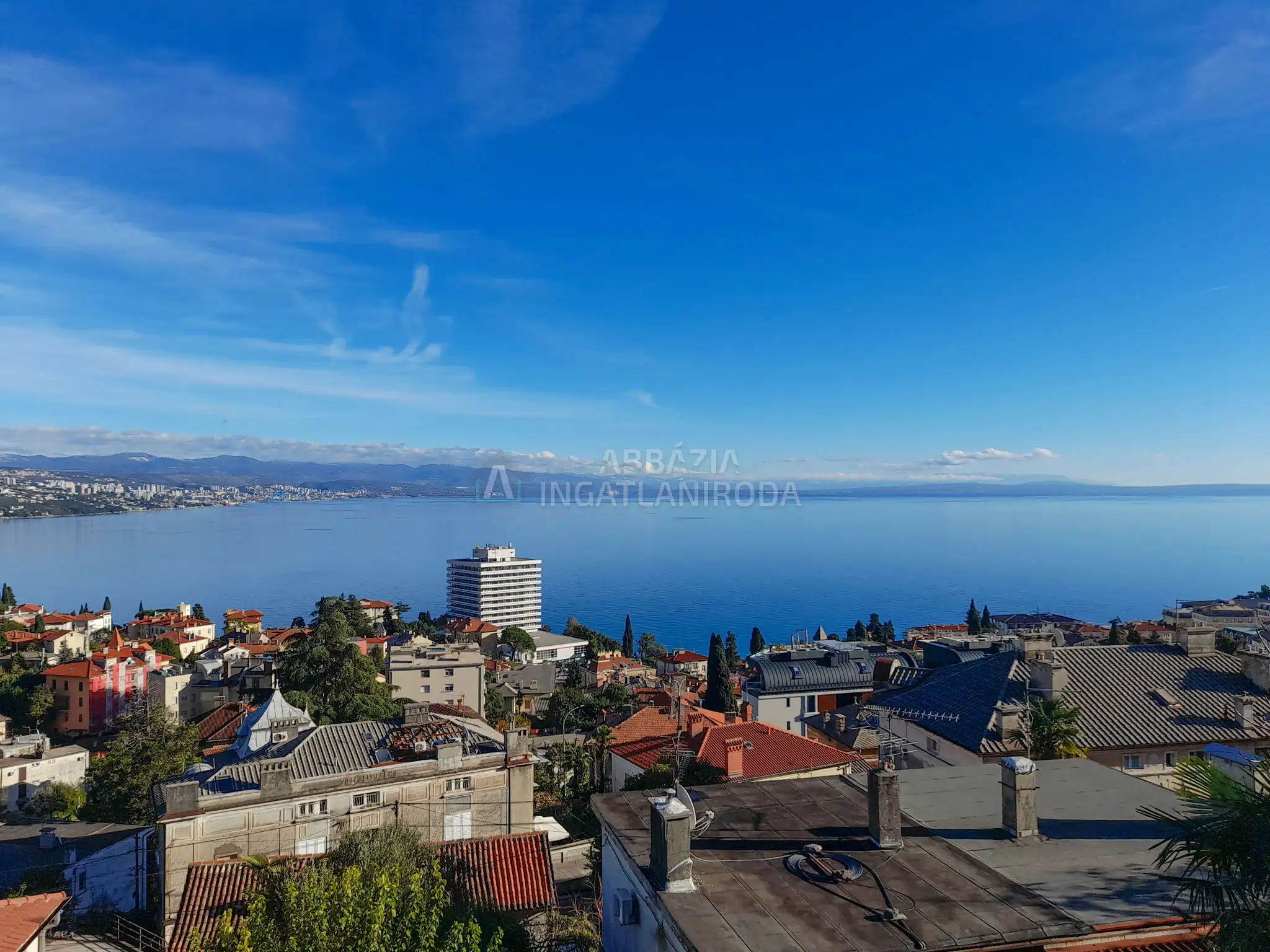 Opatija – Panorámás családi ház 5 percre a tengertől, kiemelkedő befektetési lehetőség