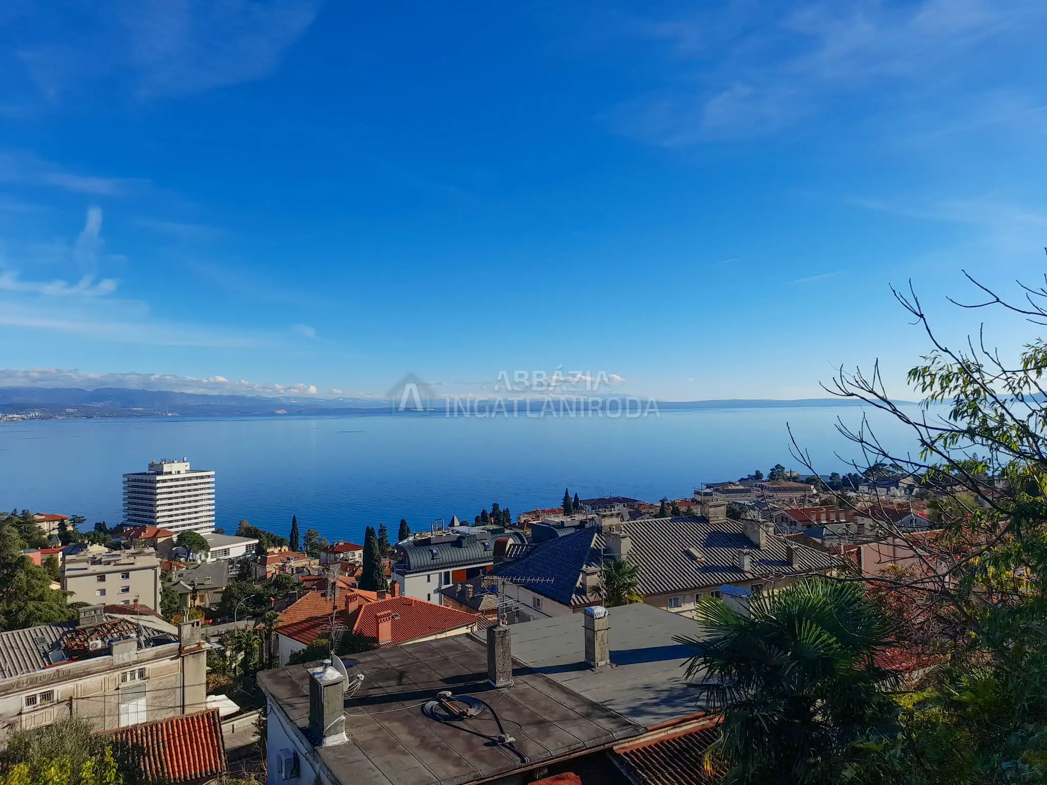 Opatija – Panorámás családi ház 5 percre a tengertől, kiemelkedő befektetési lehetőség