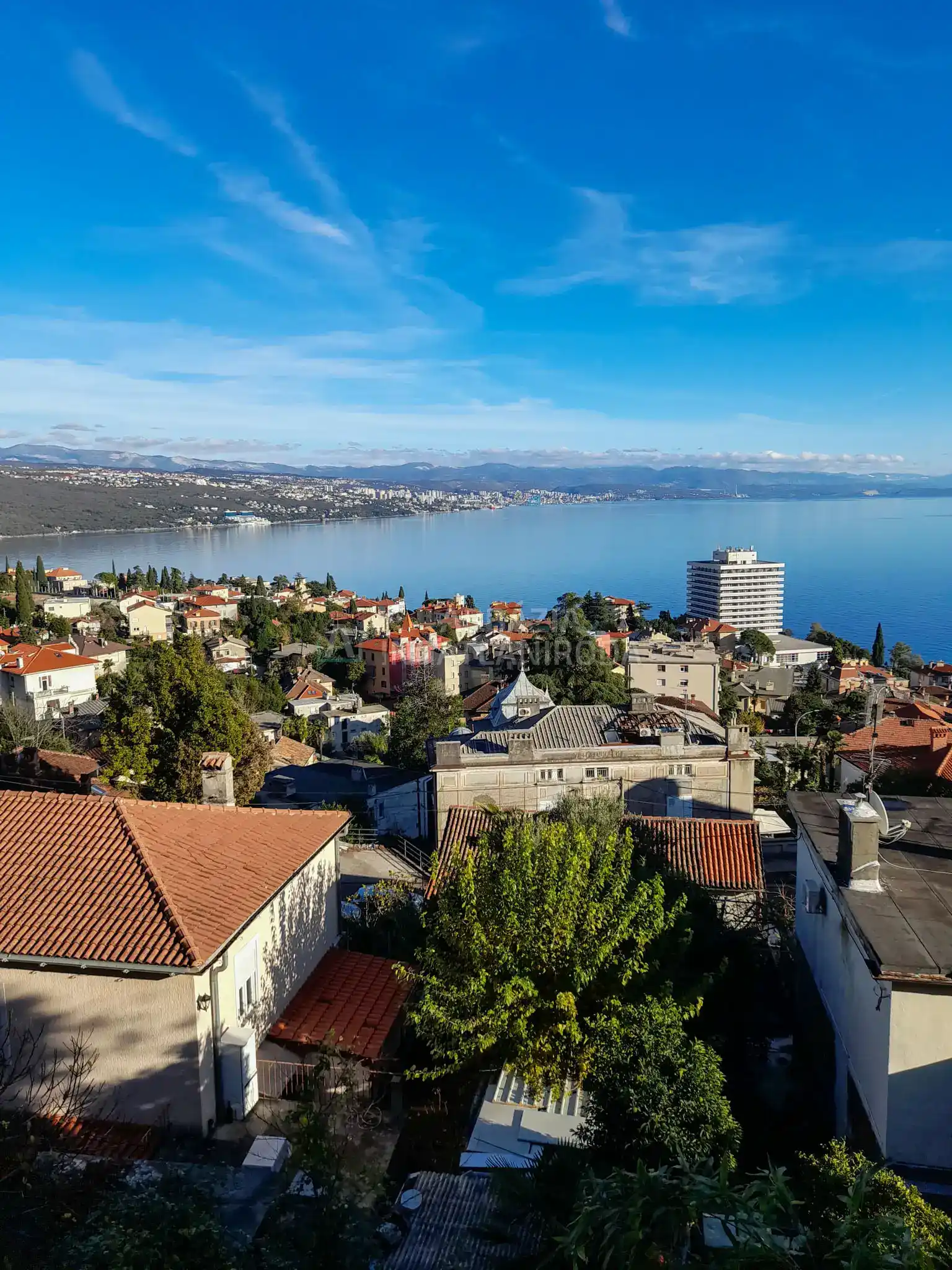 Opatija – Panorámás családi ház 5 percre a tengertől, kiemelkedő befektetési lehetőség