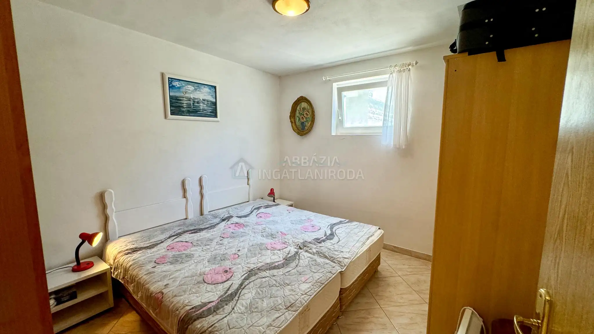 Pinezići – Apartmanház szép kerttel és medencével