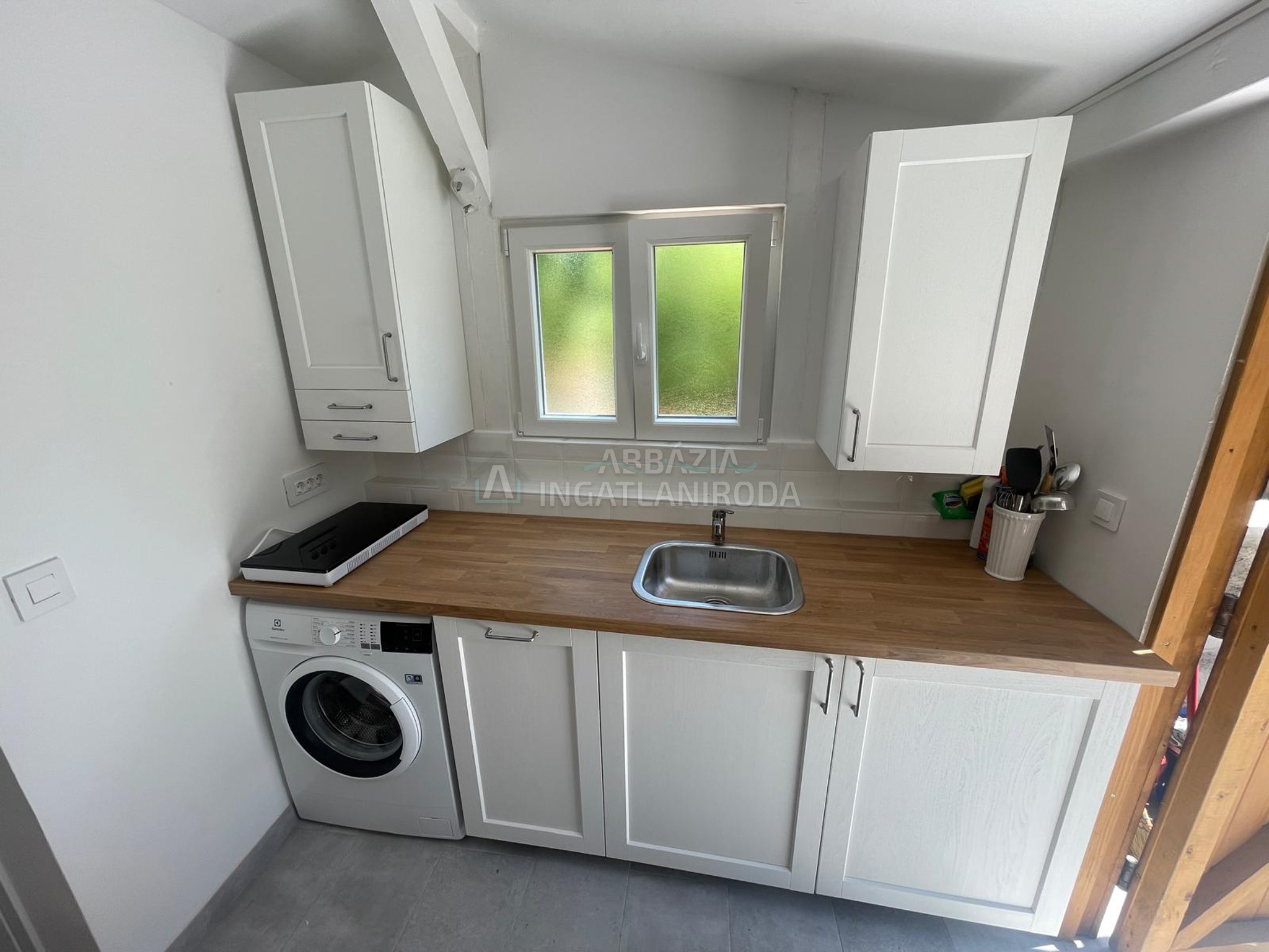 Apartman felújított kőházban