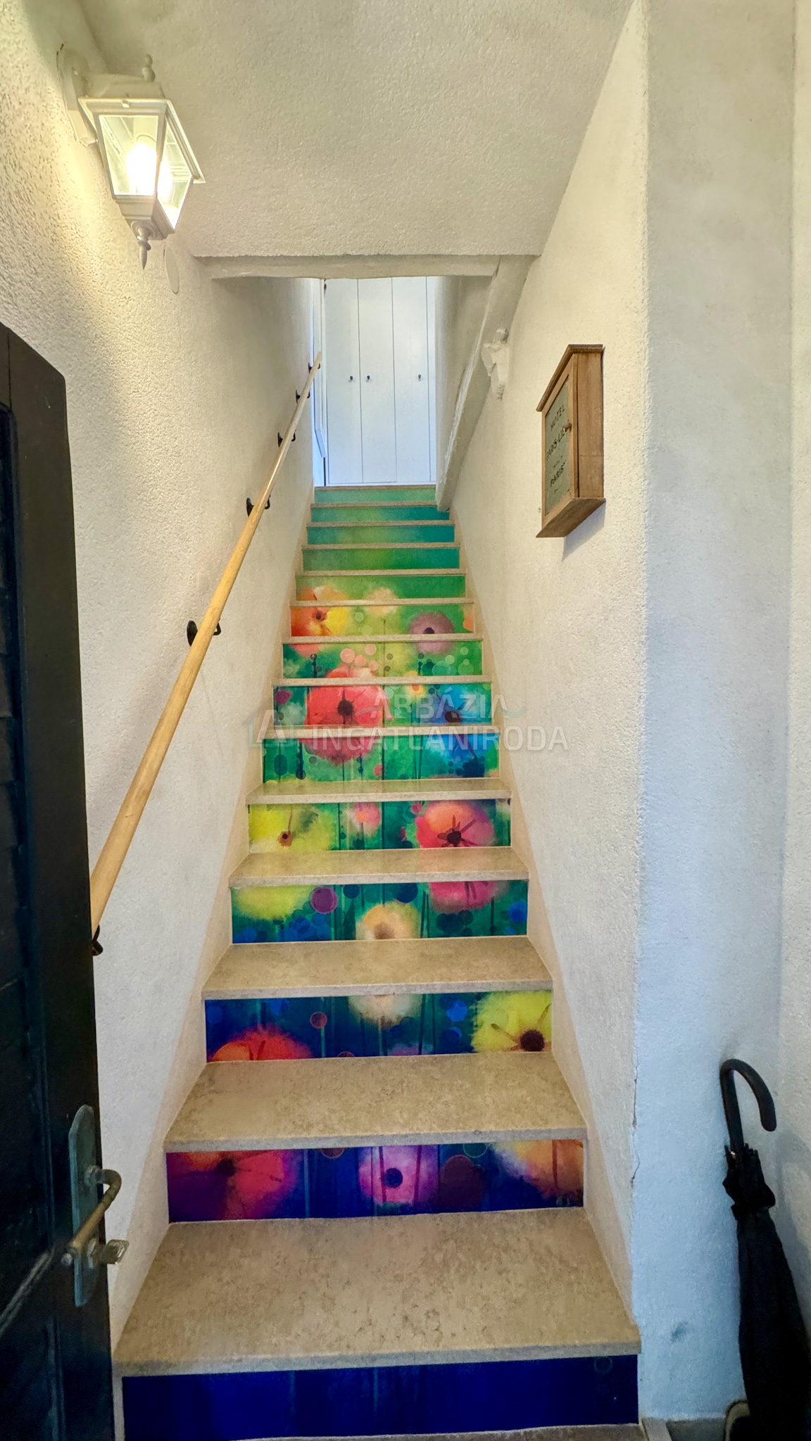 Apartman felújított kőházban