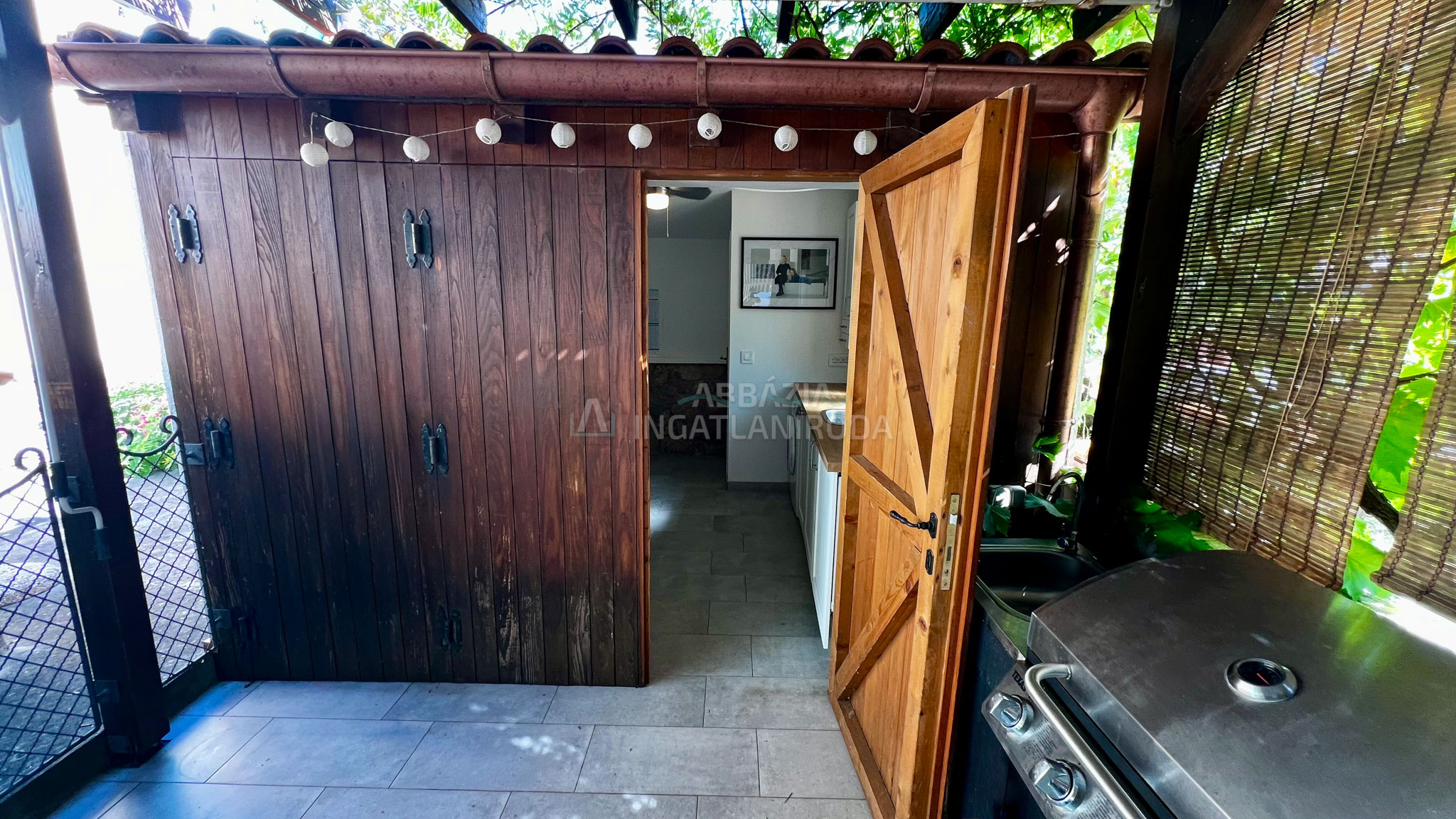 Apartman felújított kőházban