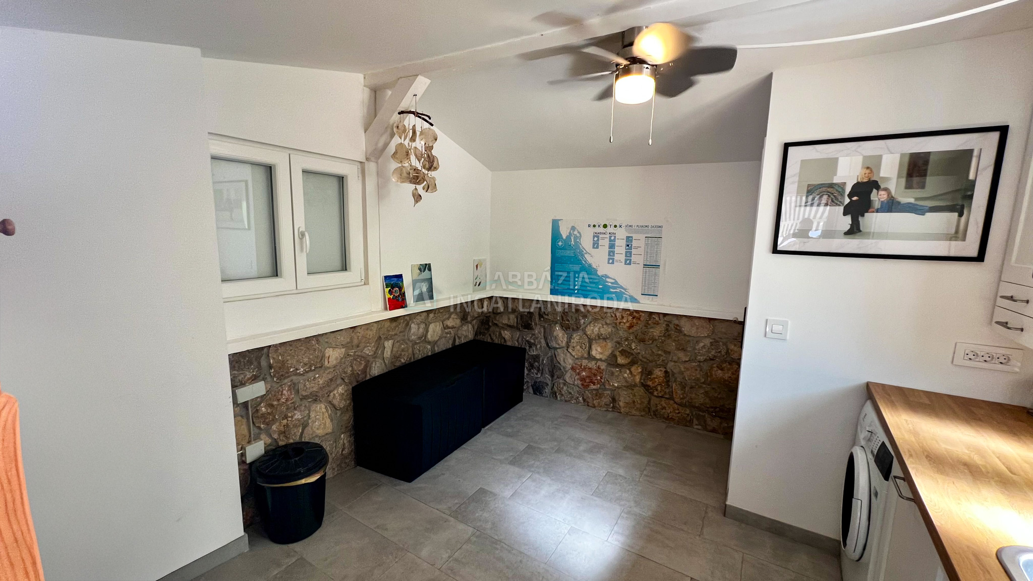 Apartman felújított kőházban