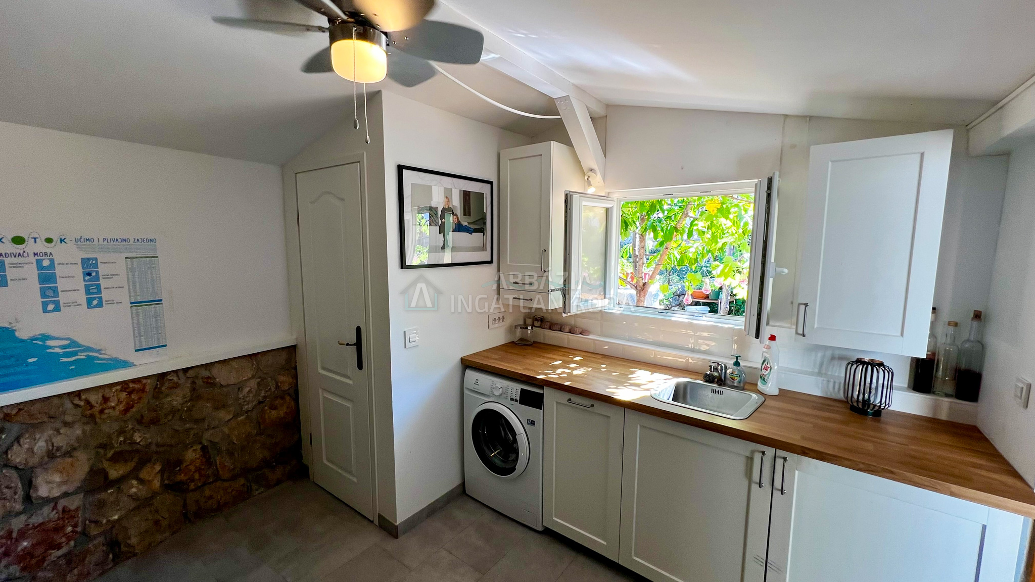 Apartman felújított kőházban