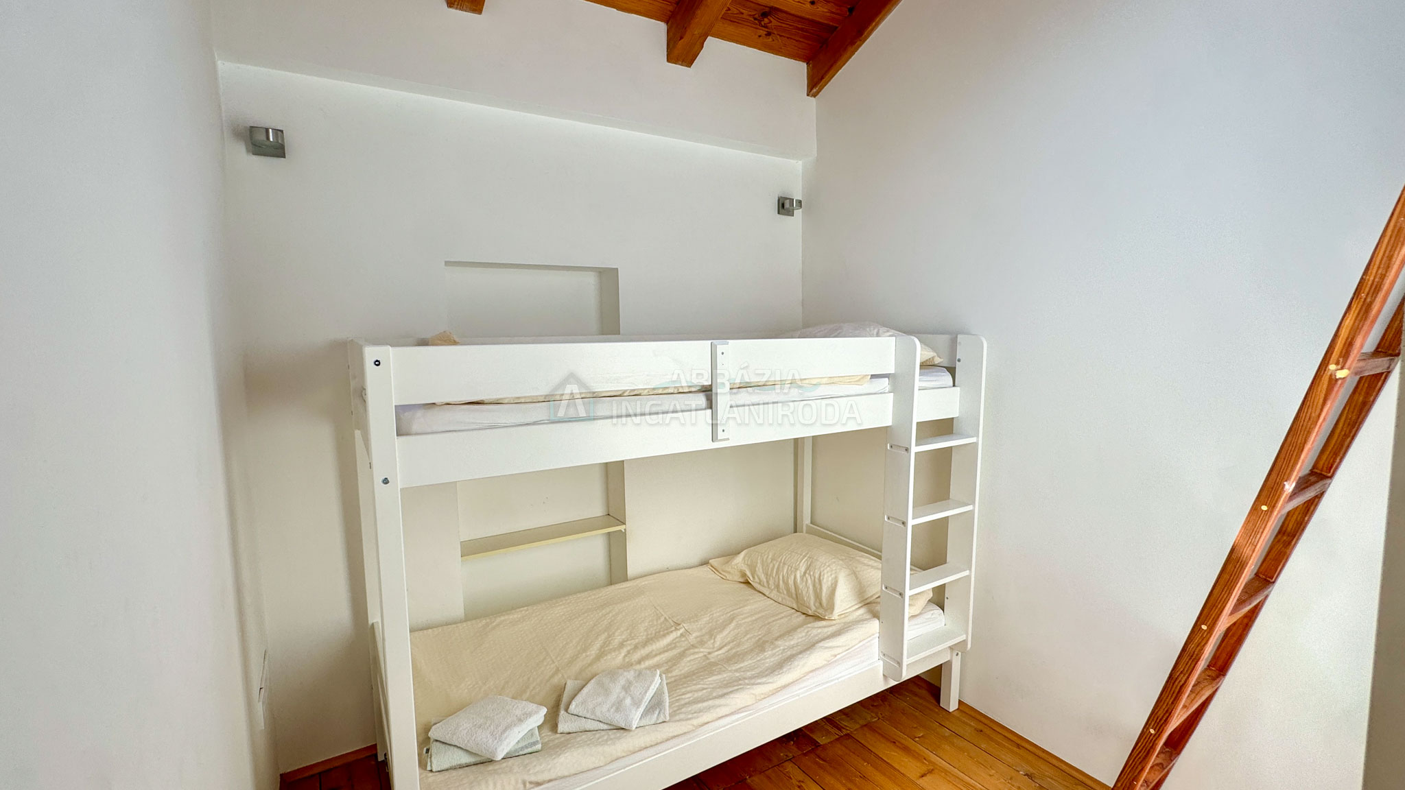 Punat – Felújított ház az óvárosban, két apartmannal és kerttel