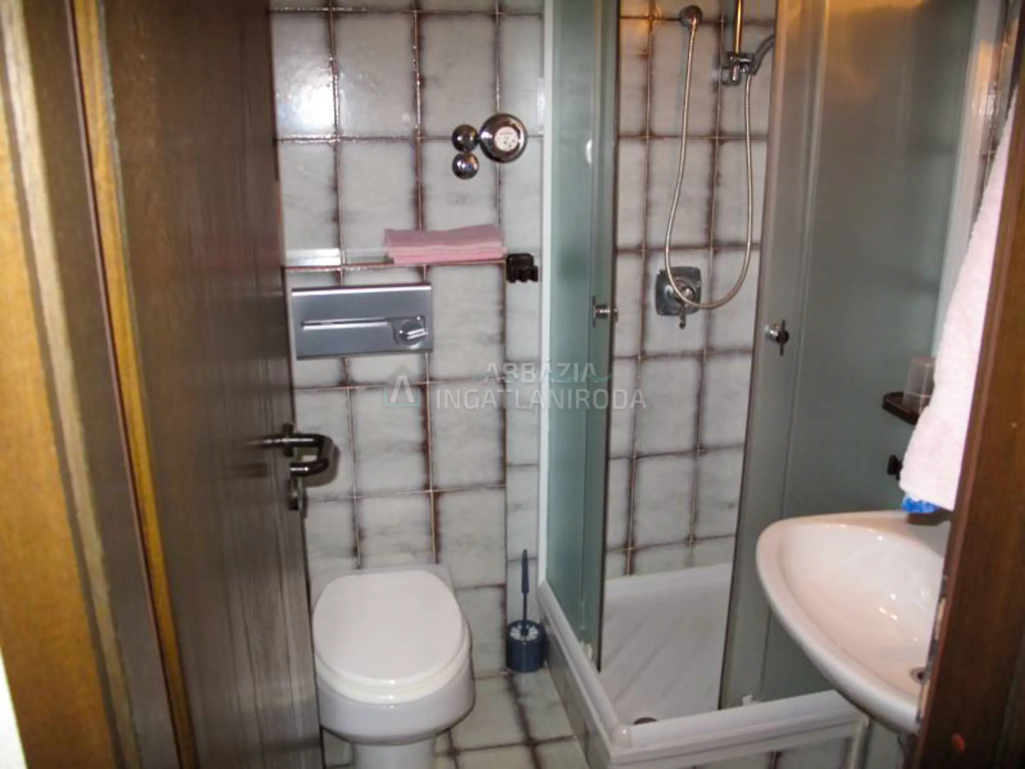 Punat – Luxus felszereltségű önálló apartmanház – közvetlenül a tengerparton, első sor