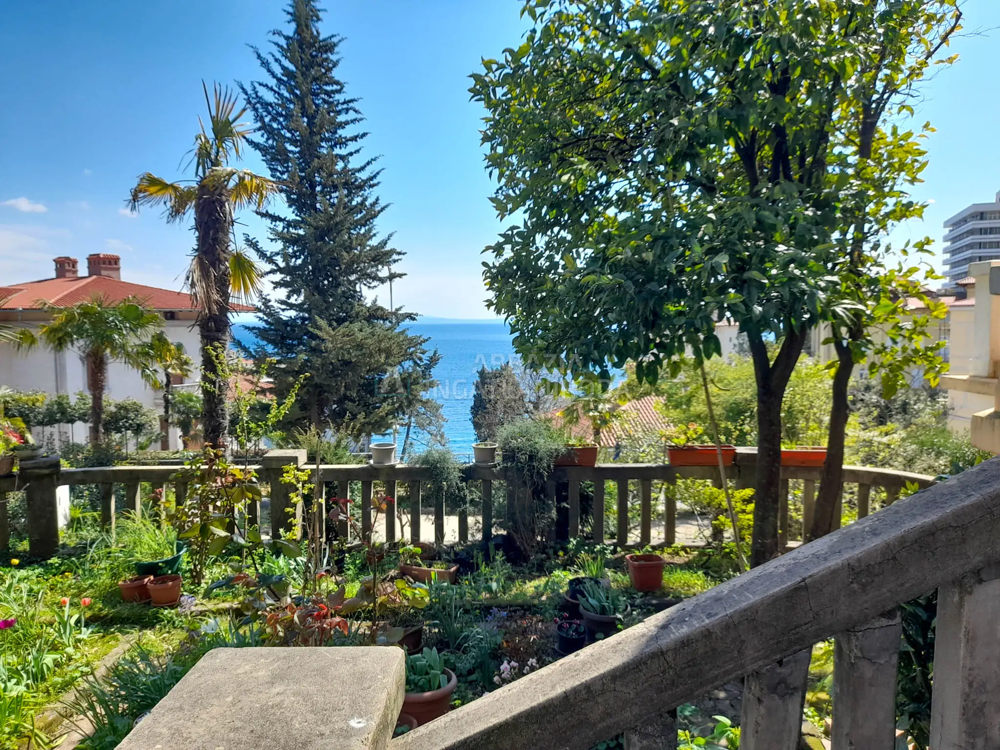 Opatija – Tengeri panorámás apartman villaépületben, saját terasszal