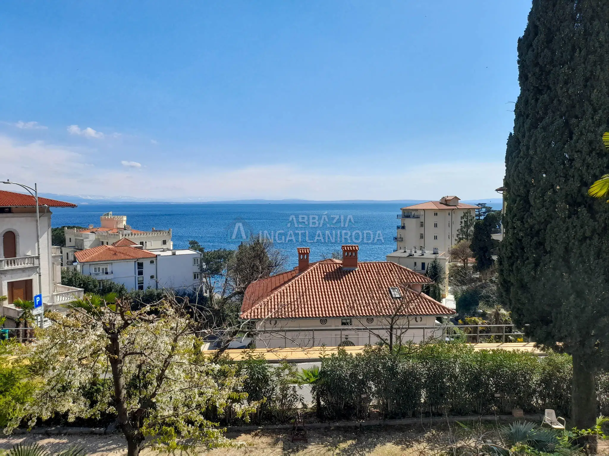 Opatija – Tengeri panorámás apartman villaépületben, saját terasszal
