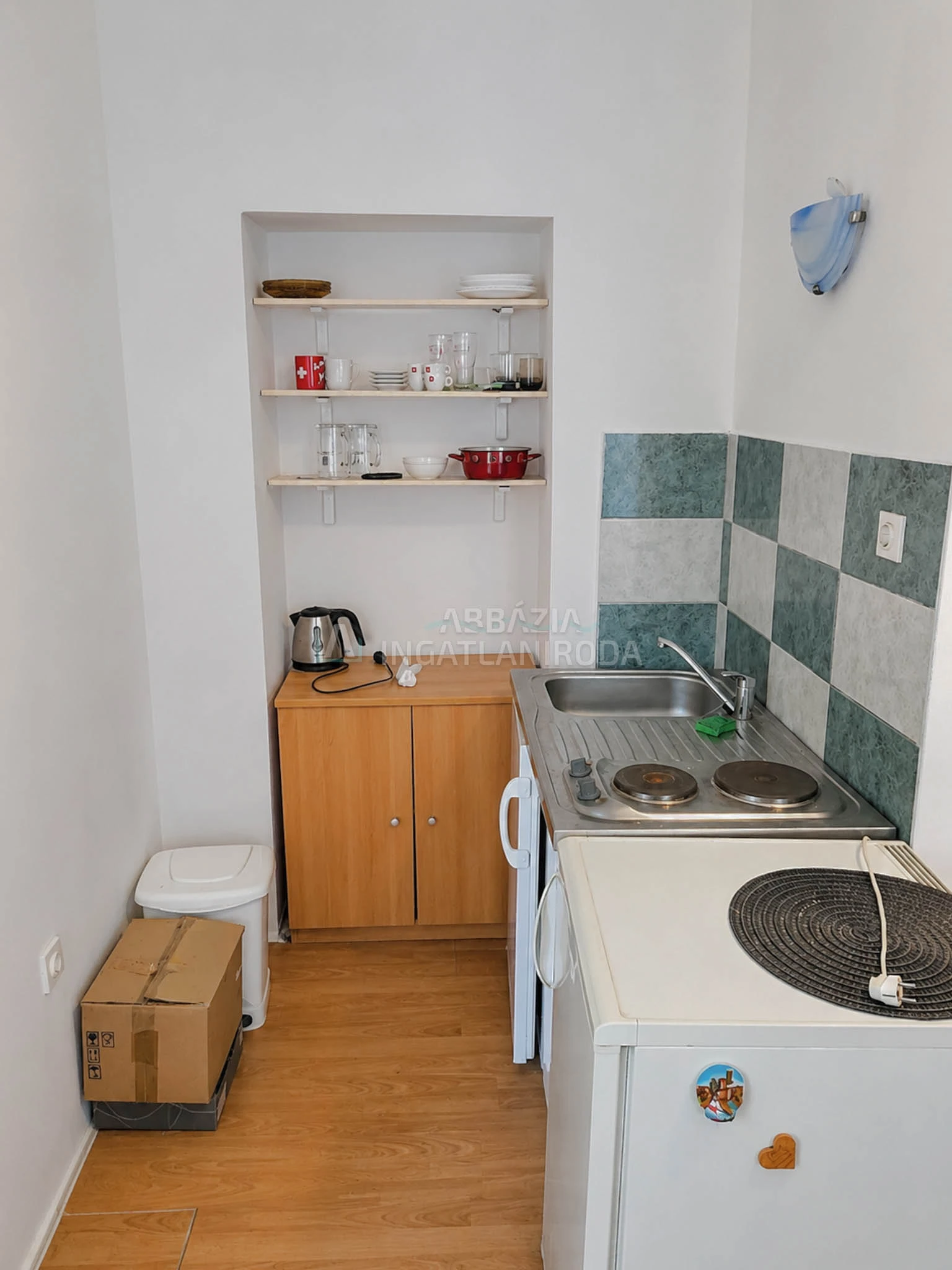 Opatija – Első sorban a tengerparton, hangulatos földszinti garzonlakás történelmi épületben