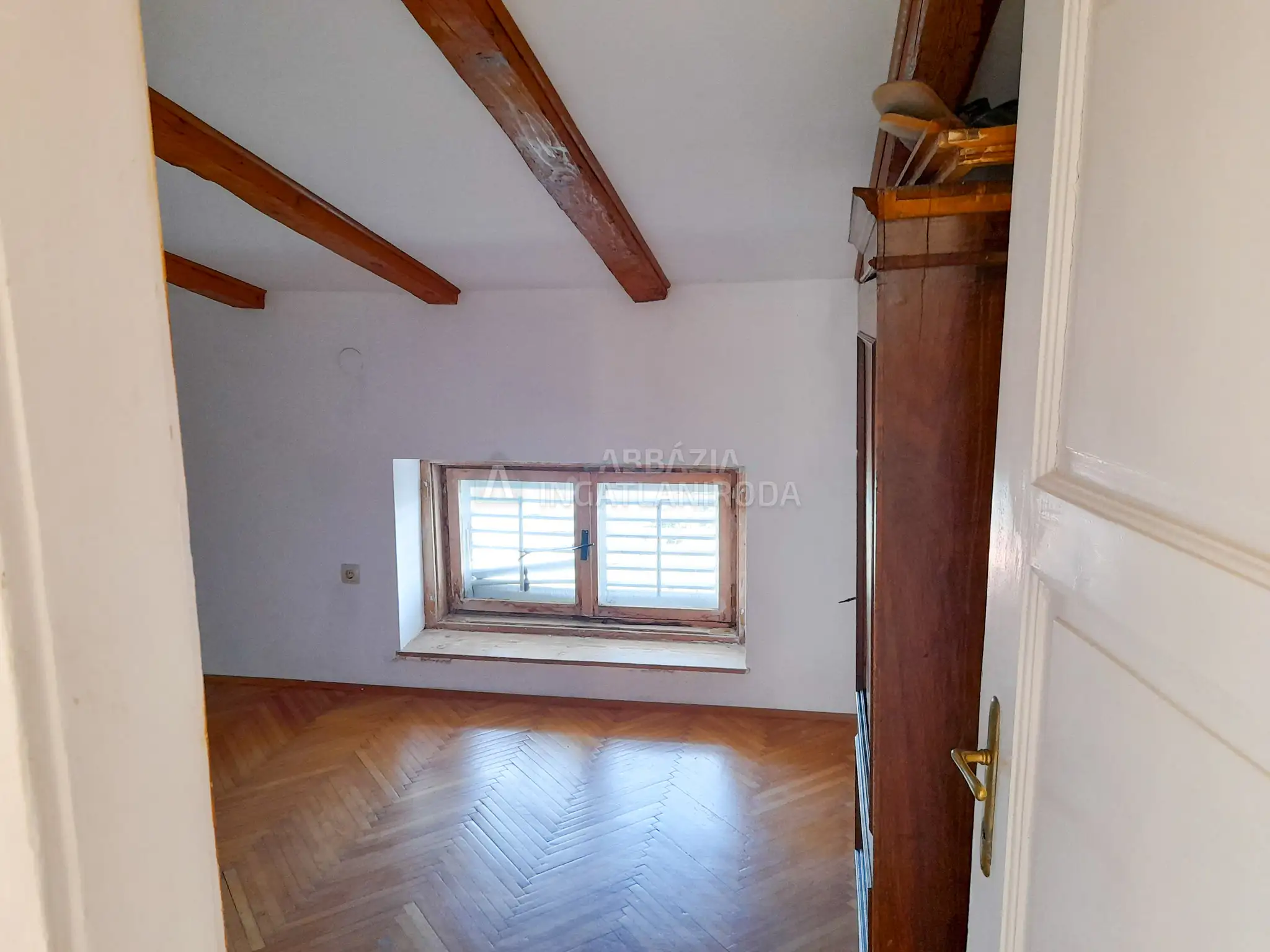 Opatija apartman, közvetlen a tengernél – több apartmanra osztható, remek befektetési lehetőség