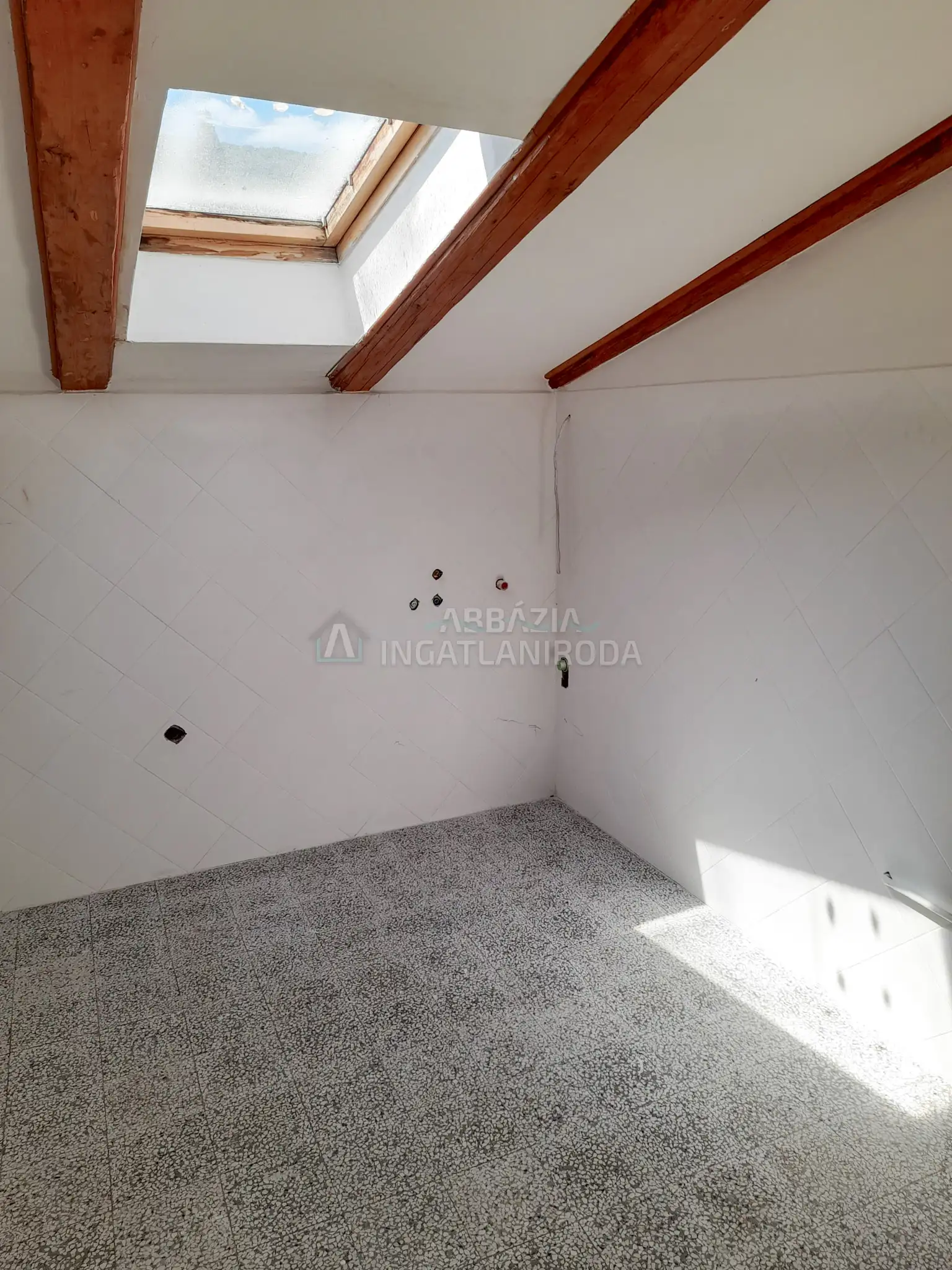 Opatija apartman, közvetlen a tengernél – több apartmanra osztható, remek befektetési lehetőség