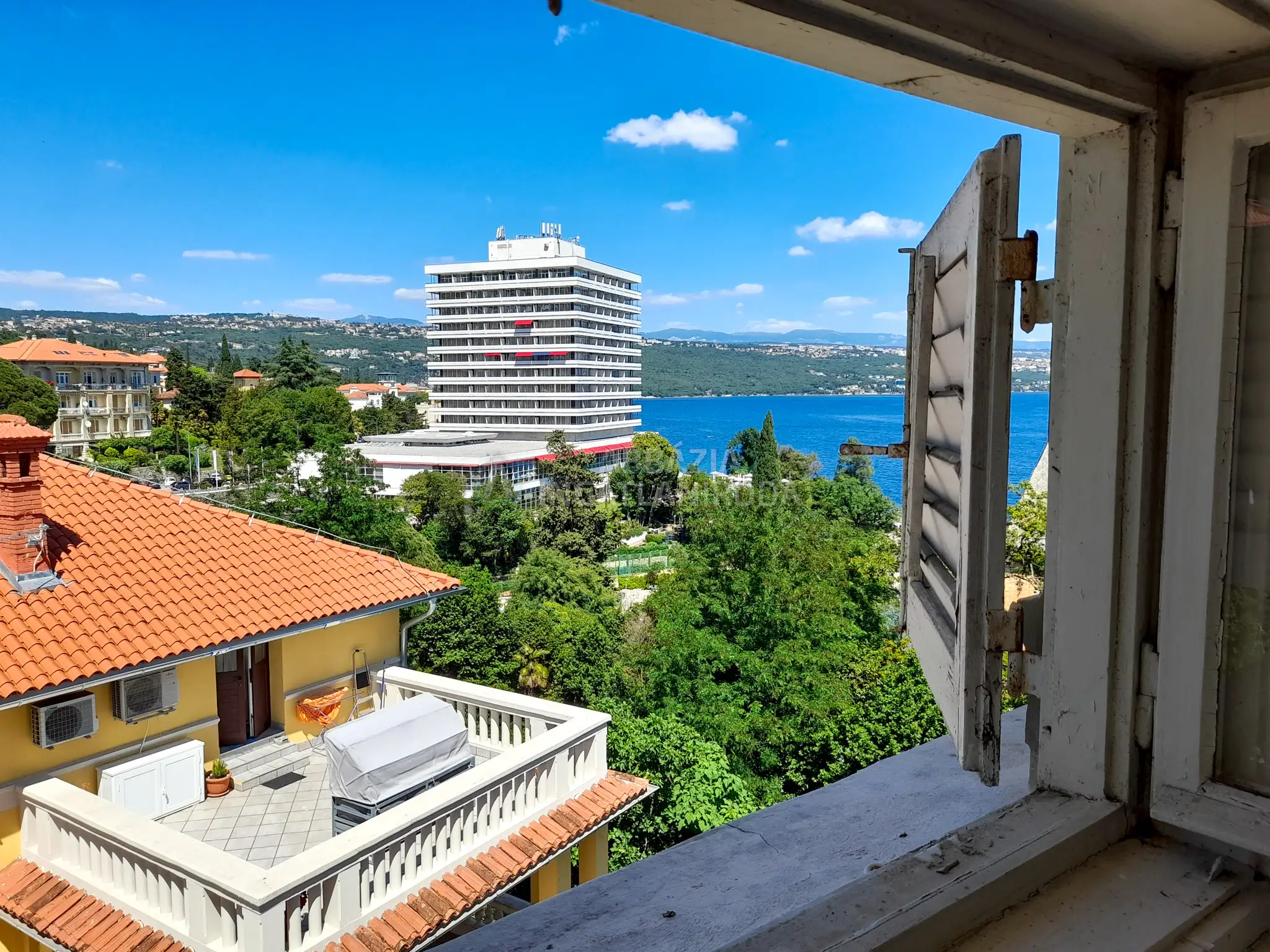 Opatija apartman, közvetlen a tengernél – több apartmanra osztható, remek befektetési lehetőség