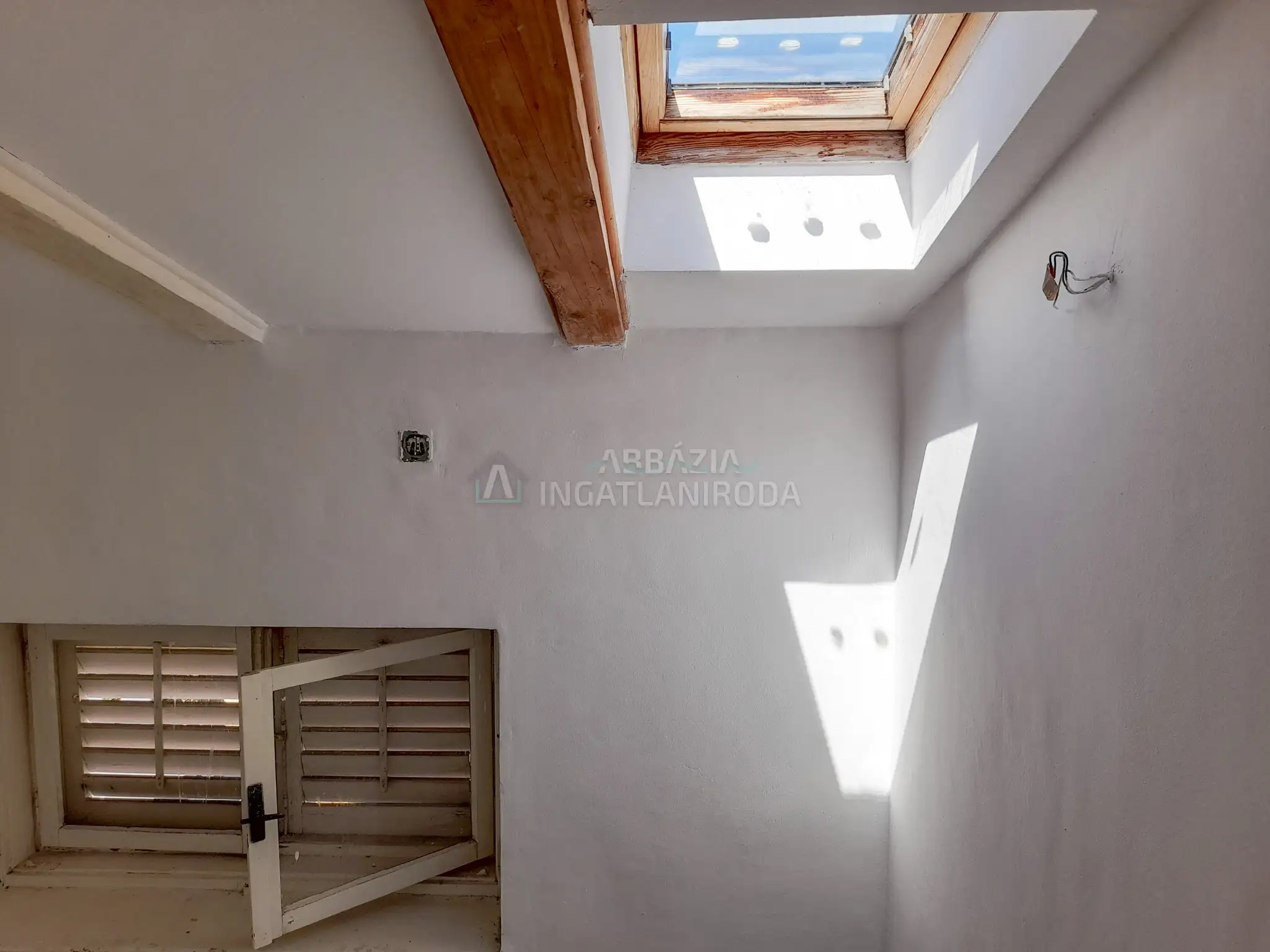 Opatija apartman, közvetlen a tengernél – több apartmanra osztható, remek befektetési lehetőség